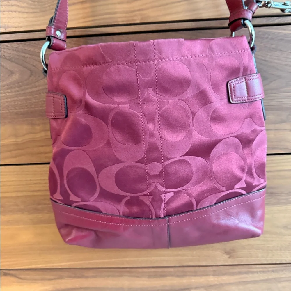 Coach 2011 Burgundy Jacquard with Adjustable
Leather Chain Strap F18862 - Picture 5 of 11